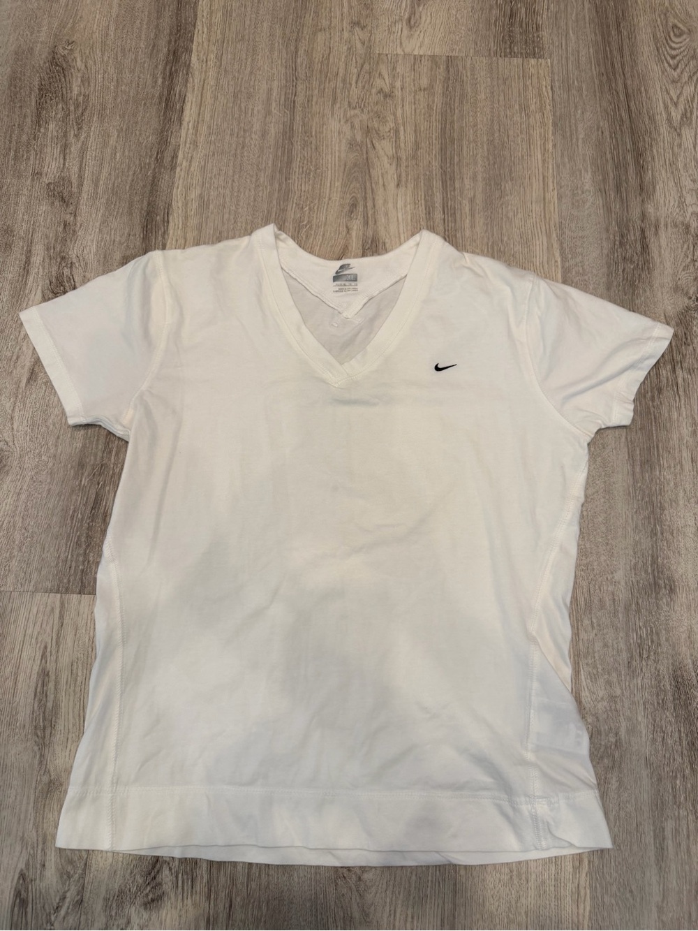 Nike Women’s XL White V-Neck Swoosh T-Shirt